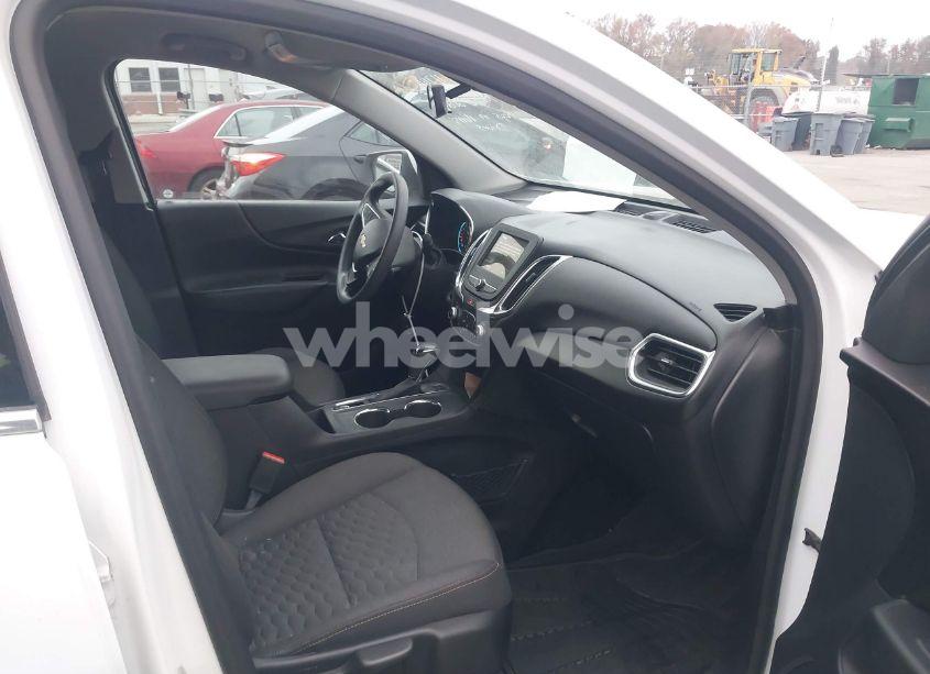 Photo 5 of 2019 Chevrolet Equinox LT (VIN 2GNAXUEVXK6117145)