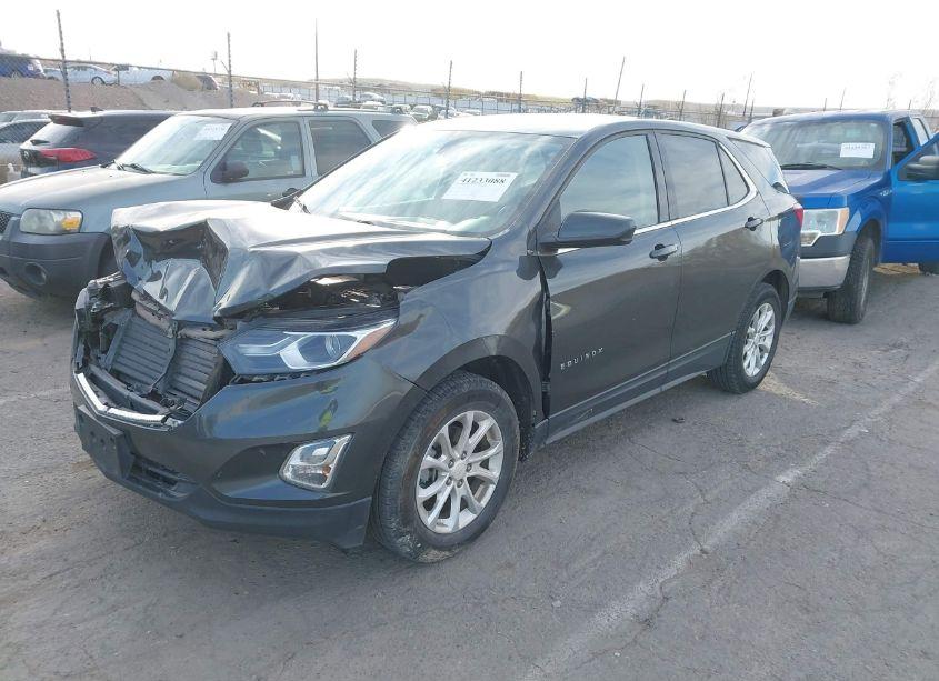 Photo 2 of 2019 Chevrolet Equinox LT (VIN 2GNAXUEVXK6166040)