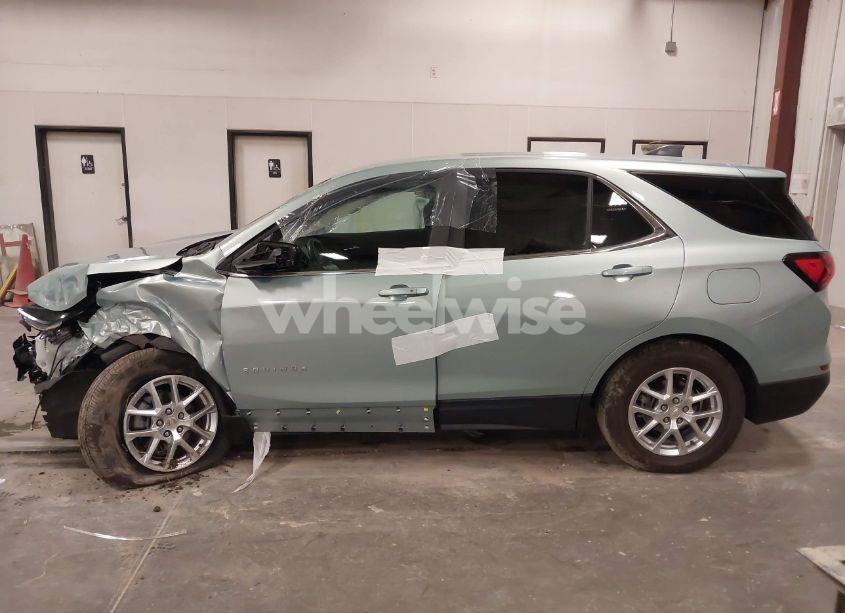 Photo 15 of 2022 Chevrolet Equinox AWD LT (VIN 2GNAXUEVXN6141000)