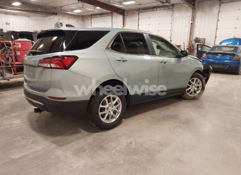 Photo 4 of 2022 Chevrolet Equinox AWD LT (VIN 2GNAXUEVXN6141000)