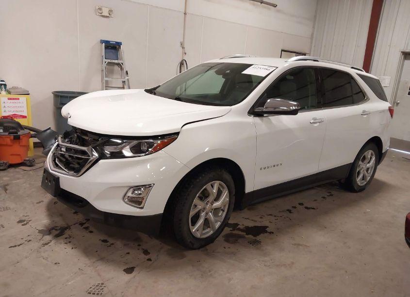 Photo 2 of 2018 Chevrolet Equinox PREMIER (VIN 2GNAXVEV3J6321211)
