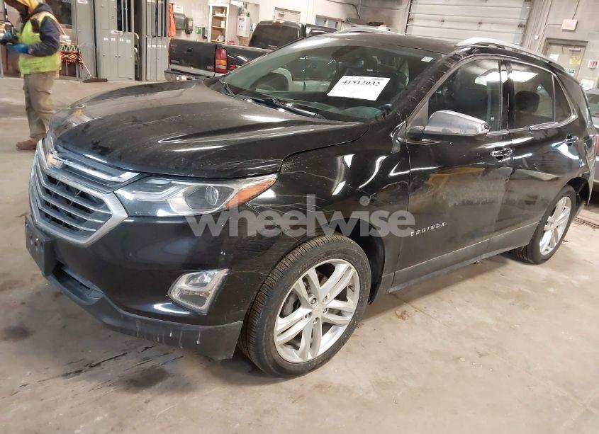 Photo 2 of 2018 Chevrolet Equinox PREMIER (VIN 2GNAXVEV4J6172565)