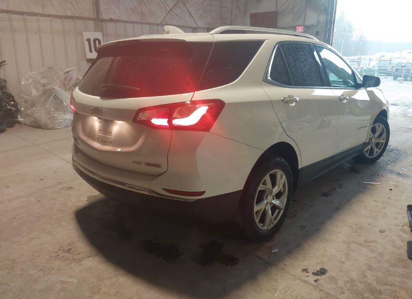 Photo 4 of 2018 Chevrolet Equinox PREMIER (VIN 2GNAXVEV6J6298135)