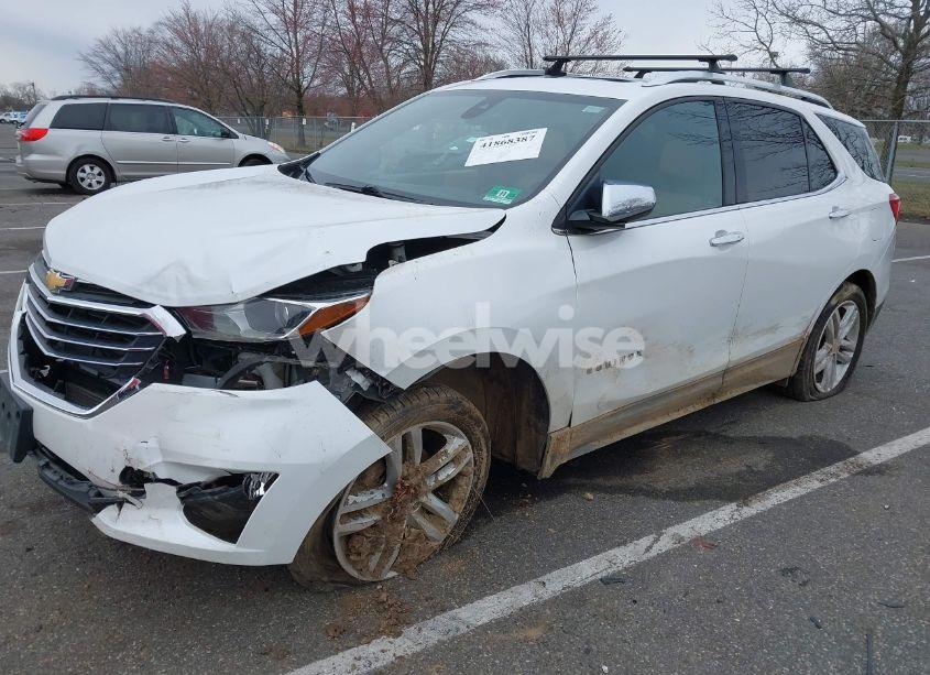 Photo 2 of 2018 Chevrolet Equinox PREMIER (VIN 2GNAXVEV8J6110621)