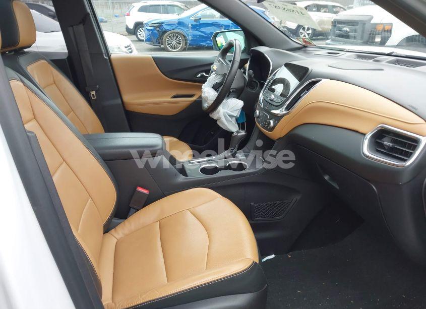 Photo 5 of 2018 Chevrolet Equinox PREMIER (VIN 2GNAXVEV8J6110621)