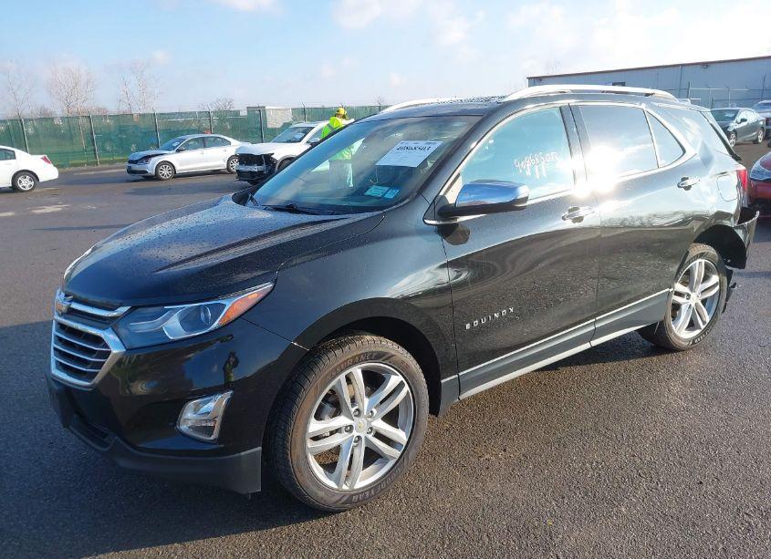 Photo 2 of 2018 Chevrolet Equinox PREMIER (VIN 2GNAXVEV8J6122851)