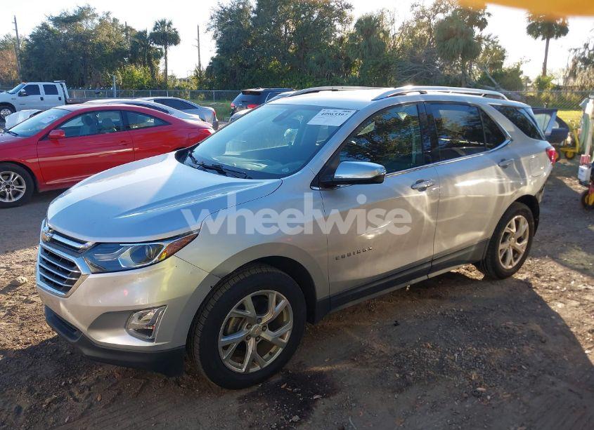 Photo 2 of 2018 Chevrolet Equinox PREMIER (VIN 2GNAXVEV8J6188302)