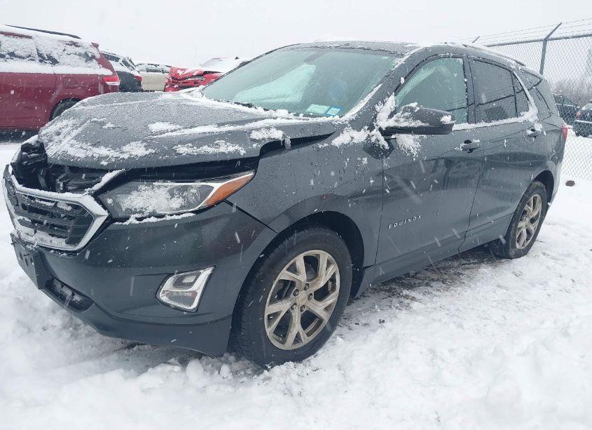 Photo 2 of 2019 Chevrolet Equinox LT (VIN 2GNAXVEX0K6201286)