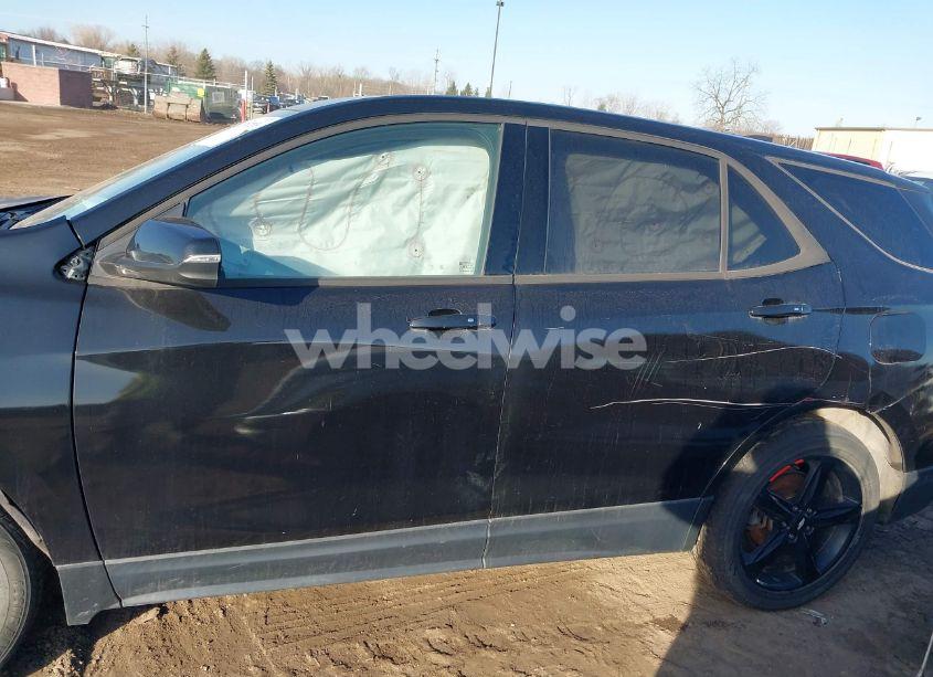 Photo 13 of 2019 Chevrolet Equinox LT (VIN 2GNAXVEX2K6193854)