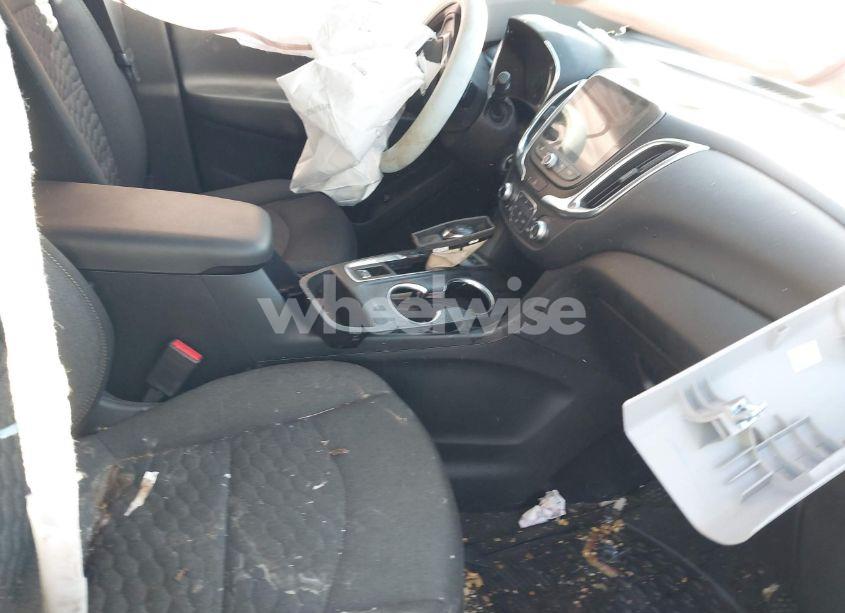 Photo 5 of 2019 Chevrolet Equinox LT (VIN 2GNAXVEX2K6193854)