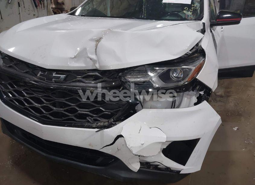 Photo 6 of 2019 Chevrolet Equinox LT (VIN 2GNAXVEX2K6214153)