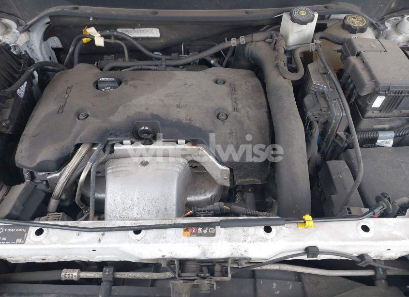 Photo 10 of 2019 Chevrolet Equinox LT (VIN 2GNAXVEX3K6157073)