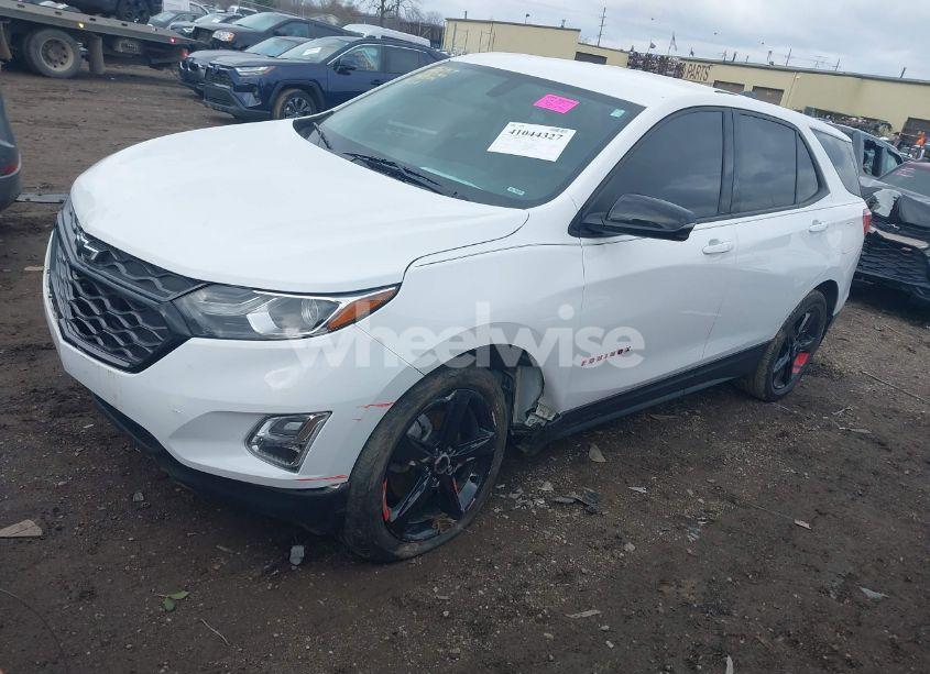 Photo 2 of 2019 Chevrolet Equinox LT (VIN 2GNAXVEX3K6157073)