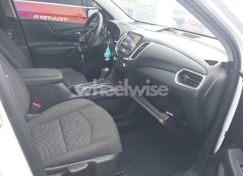 Photo 5 of 2019 Chevrolet Equinox LT (VIN 2GNAXVEX3K6157073)