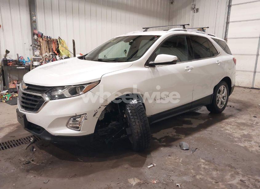 Photo 2 of 2019 Chevrolet Equinox LT (VIN 2GNAXVEX5K6191659)