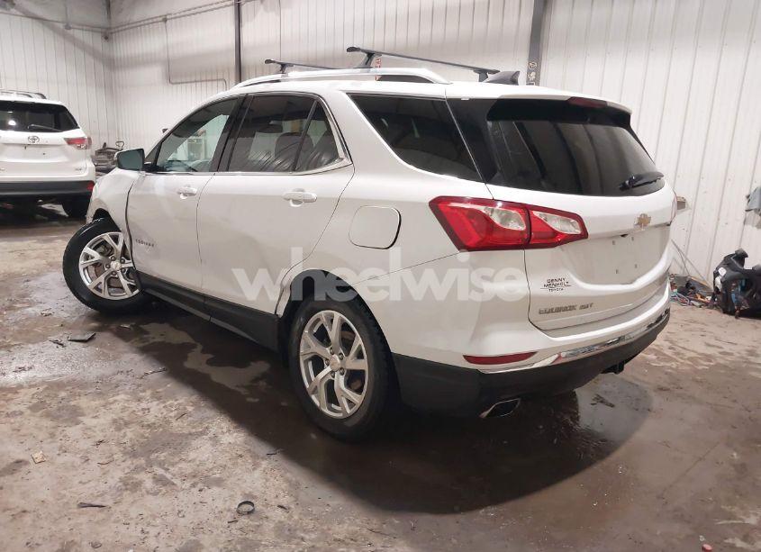 Photo 3 of 2019 Chevrolet Equinox LT (VIN 2GNAXVEX5K6191659)