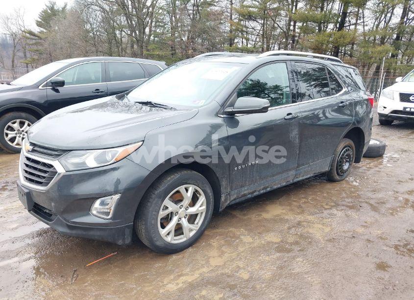 Photo 2 of 2019 Chevrolet Equinox LT (VIN 2GNAXVEX8K6134632)