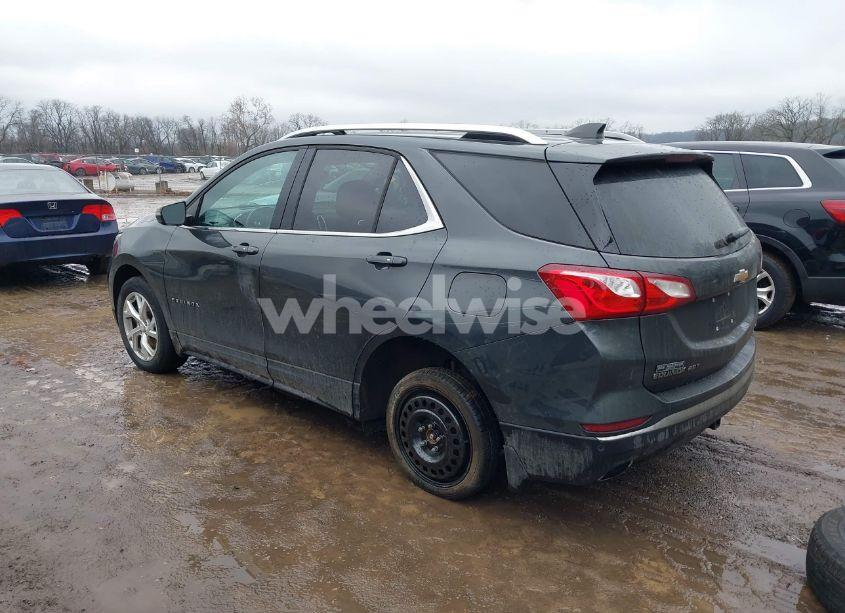 Photo 3 of 2019 Chevrolet Equinox LT (VIN 2GNAXVEX8K6134632)