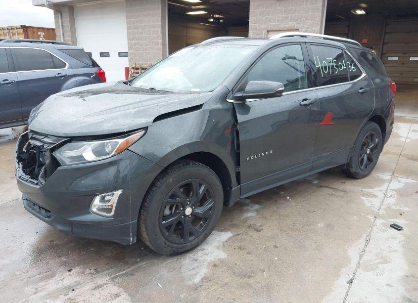 Photo 2 of 2019 Chevrolet Equinox LT (VIN 2GNAXVEX8K6252258)