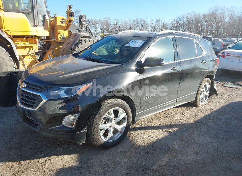 Photo 2 of 2019 Chevrolet Equinox LT (VIN 2GNAXVEX9K6246436)