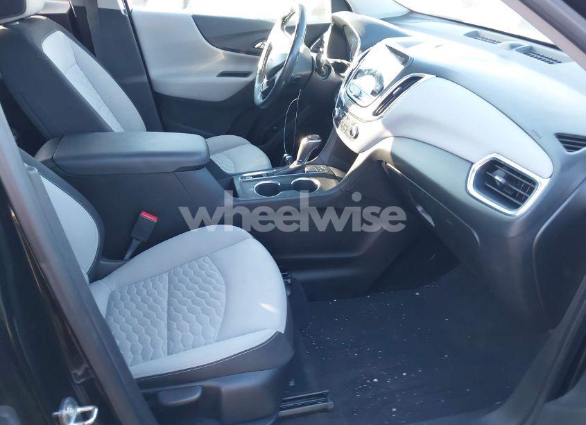 Photo 5 of 2019 Chevrolet Equinox LT (VIN 2GNAXVEX9K6246436)