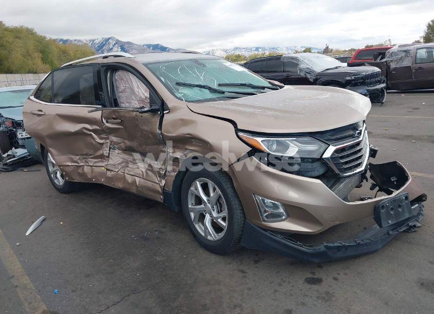 2019 Chevrolet Equinox LT (VIN 2GNAXVEXXK6188627) main photo