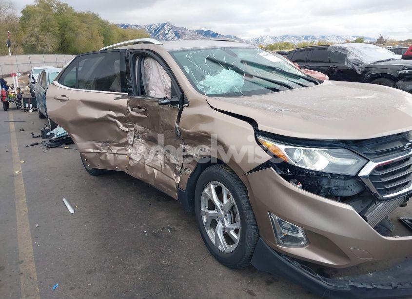 Photo 6 of 2019 Chevrolet Equinox LT (VIN 2GNAXVEXXK6188627)