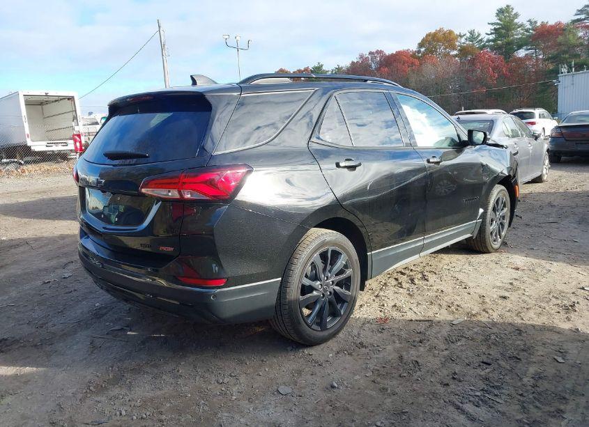 Photo 4 of 2022 Chevrolet Equinox AWD RS (VIN 2GNAXWEV0N6143155)