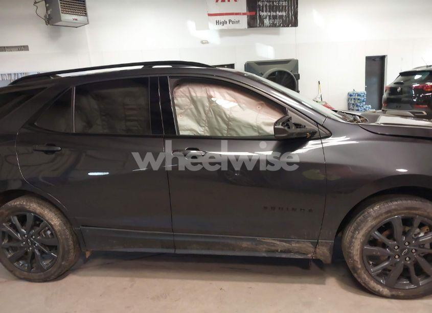 Photo 13 of 2022 Chevrolet Equinox AWD RS (VIN 2GNAXWEV2N6137812)