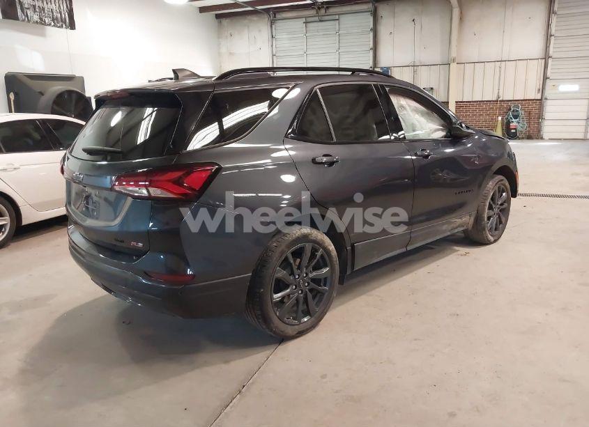 Photo 4 of 2022 Chevrolet Equinox AWD RS (VIN 2GNAXWEV2N6137812)