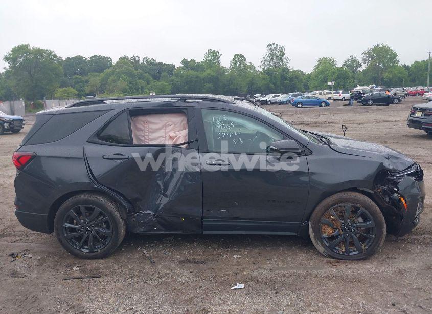 Photo 13 of 2022 Chevrolet Equinox AWD RS (VIN 2GNAXWEV4N6105282)