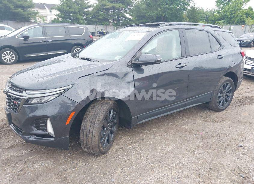 Photo 2 of 2022 Chevrolet Equinox AWD RS (VIN 2GNAXWEV4N6105282)