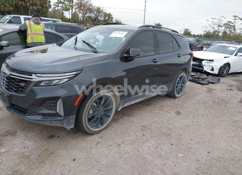 Photo 2 of 2022 Chevrolet Equinox AWD RS (VIN 2GNAXWEV7N6131732)