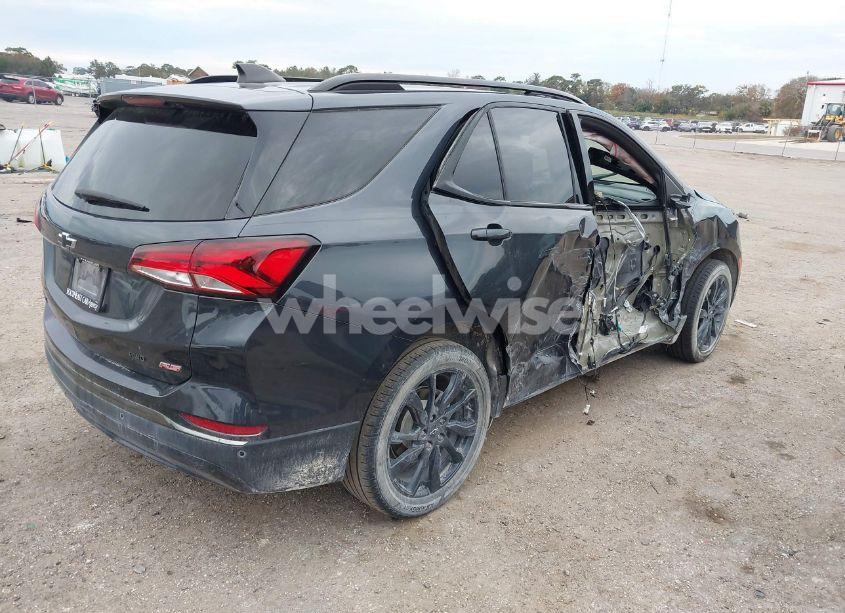 Photo 4 of 2022 Chevrolet Equinox AWD RS (VIN 2GNAXWEV7N6131732)