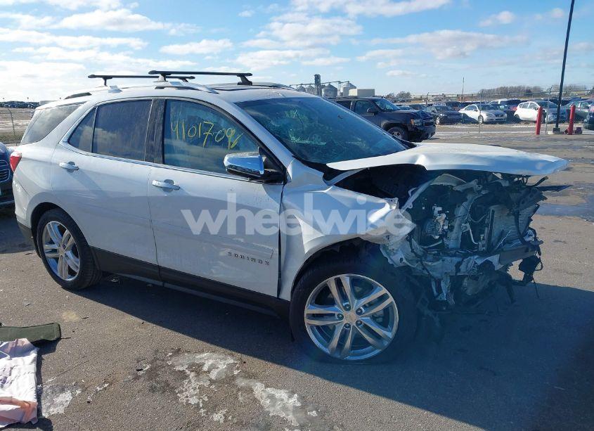 2018 Chevrolet Equinox PREMIER (VIN 2GNAXWEX1J6158422) main photo