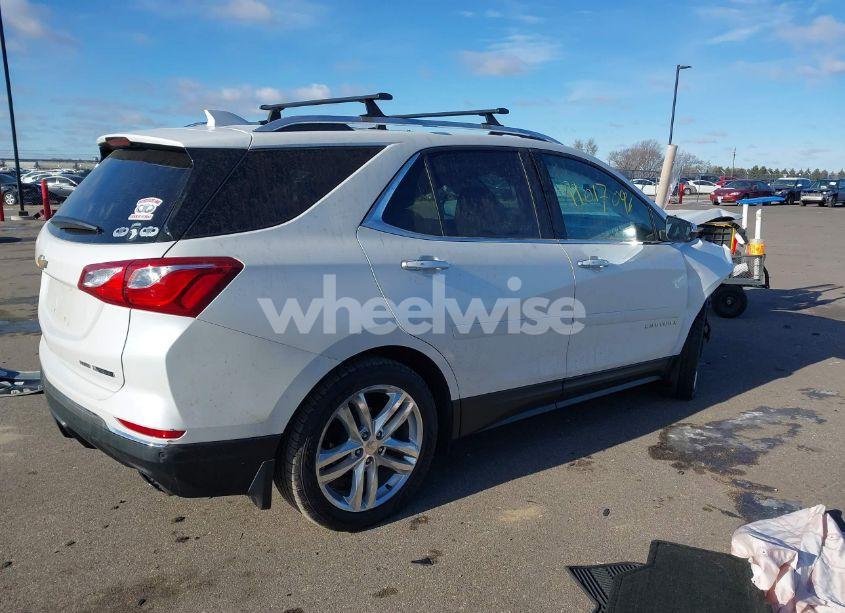 Photo 4 of 2018 Chevrolet Equinox PREMIER (VIN 2GNAXWEX1J6158422)