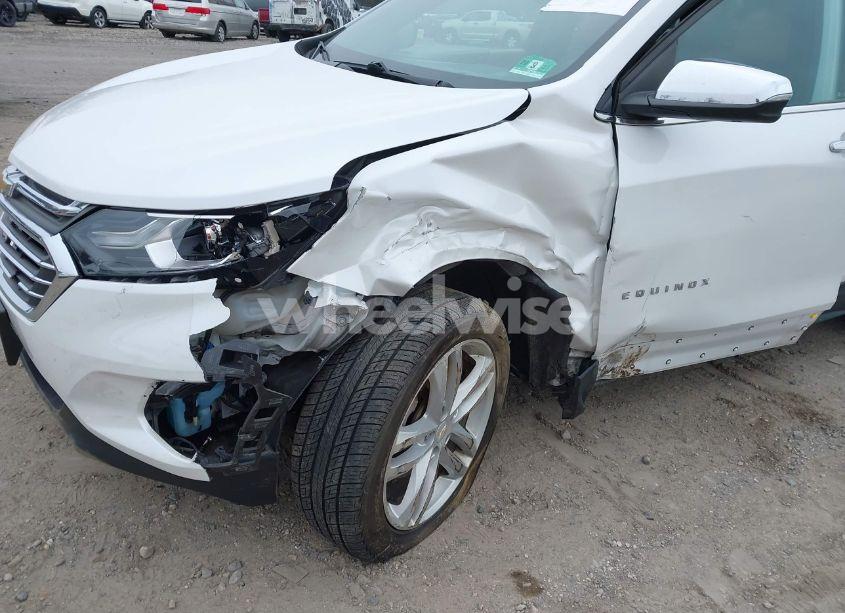 Photo 6 of 2018 Chevrolet Equinox PREMIER (VIN 2GNAXWEX2J6160521)