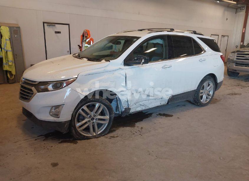 Photo 2 of 2018 Chevrolet Equinox PREMIER (VIN 2GNAXWEX2J6201021)