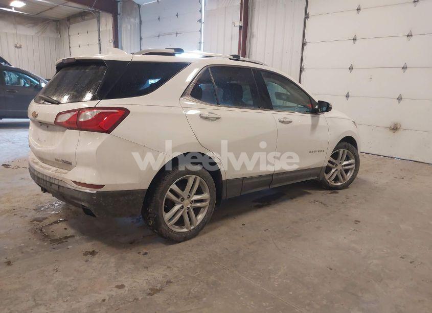 Photo 4 of 2018 Chevrolet Equinox PREMIER (VIN 2GNAXWEX2J6201021)
