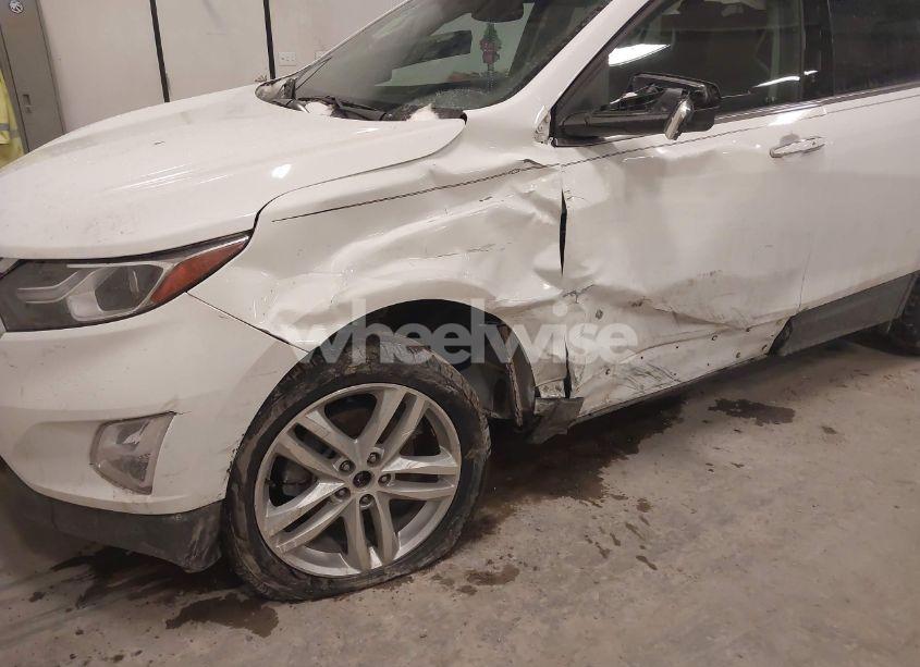 Photo 6 of 2018 Chevrolet Equinox PREMIER (VIN 2GNAXWEX2J6201021)