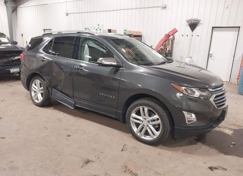 2018 Chevrolet Equinox PREMIER (VIN 2GNAXWEX5J6152963) main photo