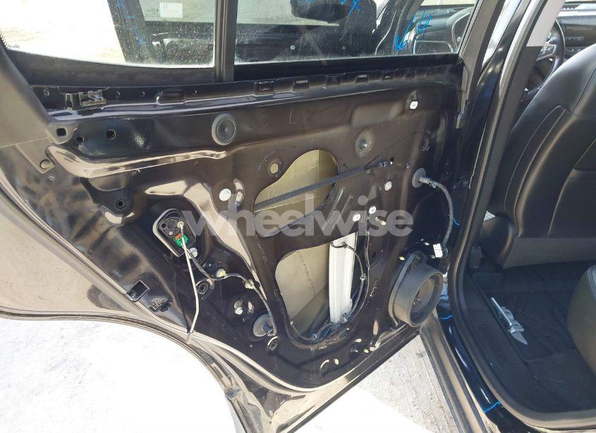 Photo 18 of 2018 Chevrolet Equinox PREMIER (VIN 2GNAXWEX8J6236596)