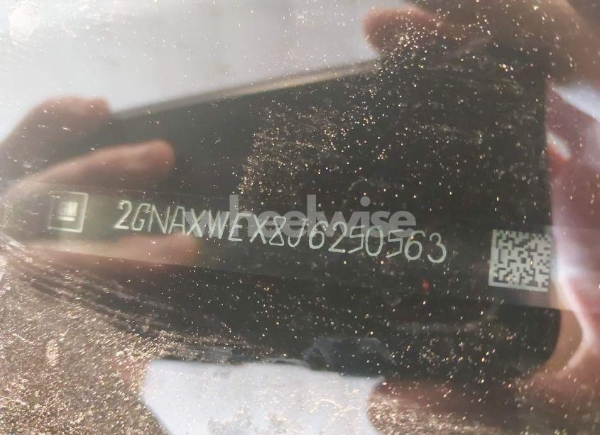 Photo 9 of 2018 Chevrolet Equinox PREMIER (VIN 2GNAXWEX8J6250563)