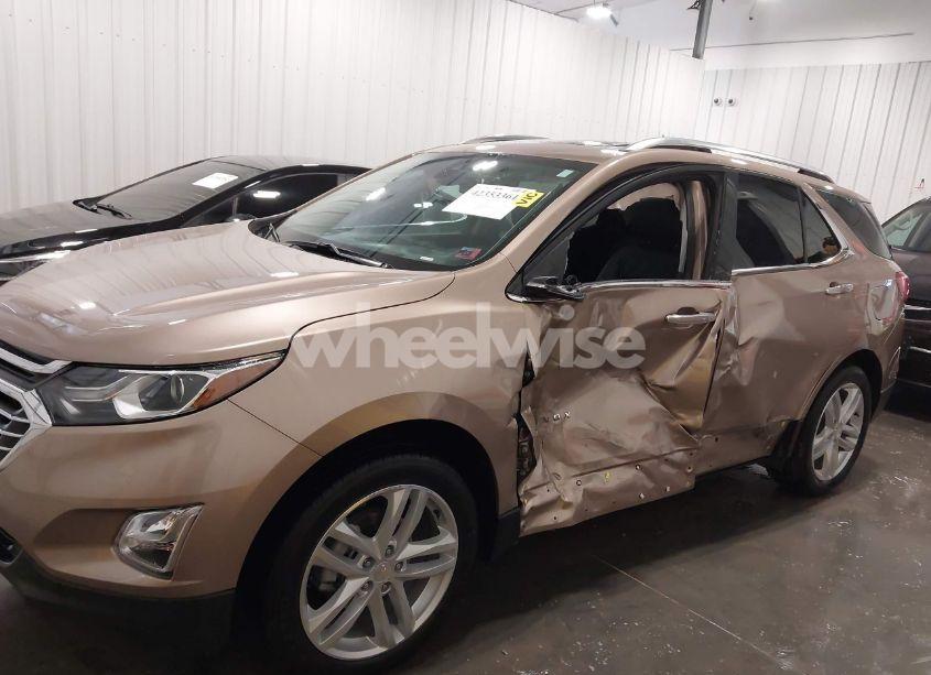 Photo 6 of 2019 Chevrolet Equinox PREMIER (VIN 2GNAXXEV1K6253729)