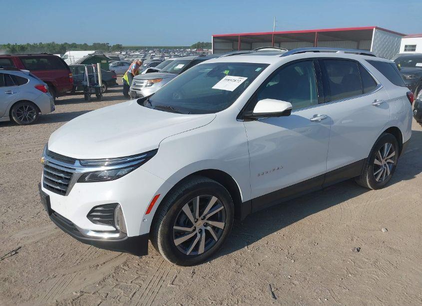 Photo 2 of 2022 Chevrolet Equinox AWD PREMIER (VIN 2GNAXXEV1N6145826)