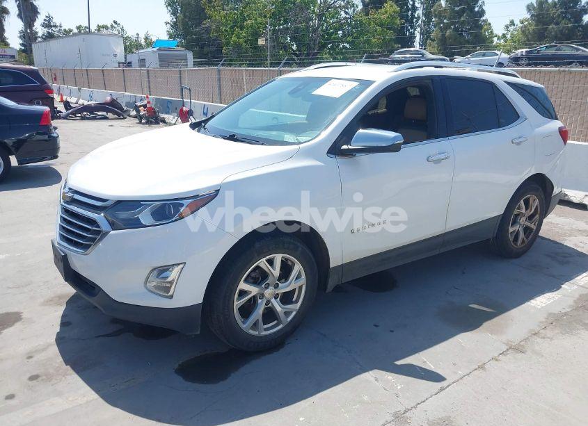 Photo 2 of 2020 Chevrolet Equinox AWD PREMIER 1.5L TURBO (VIN 2GNAXXEV5L6200498)