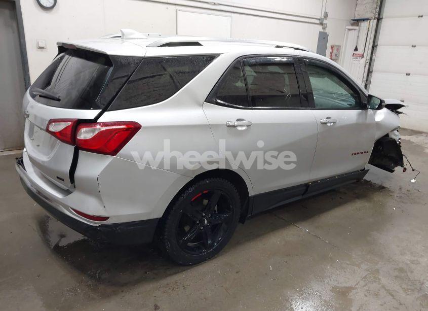 Photo 4 of 2021 Chevrolet Equinox AWD PREMIER (VIN 2GNAXXEV6M6163057)