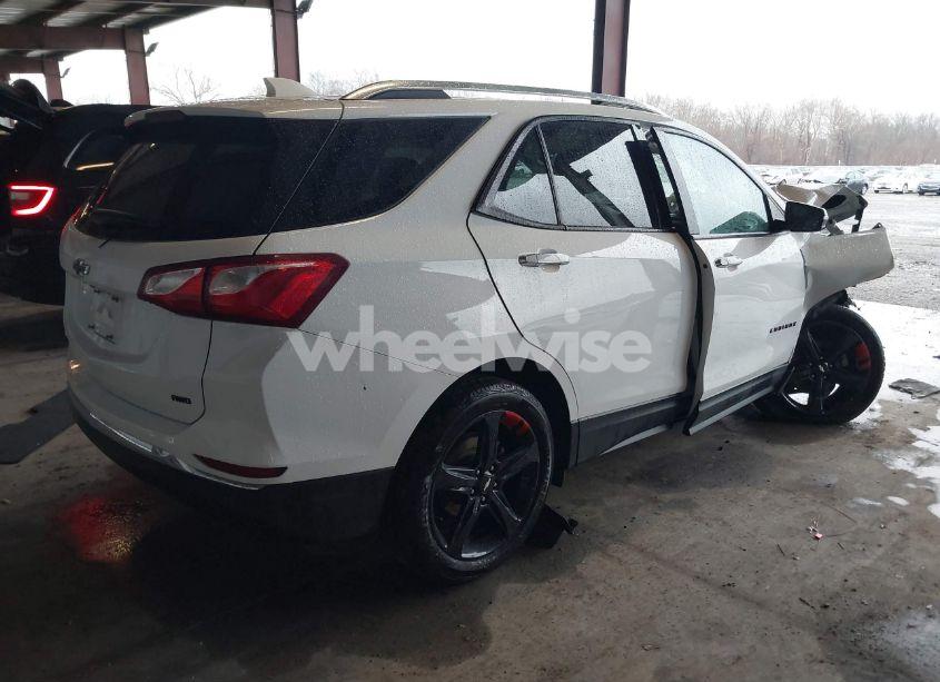 Photo 4 of 2020 Chevrolet Equinox AWD PREMIER 1.5L TURBO (VIN 2GNAXXEV8L6242244)