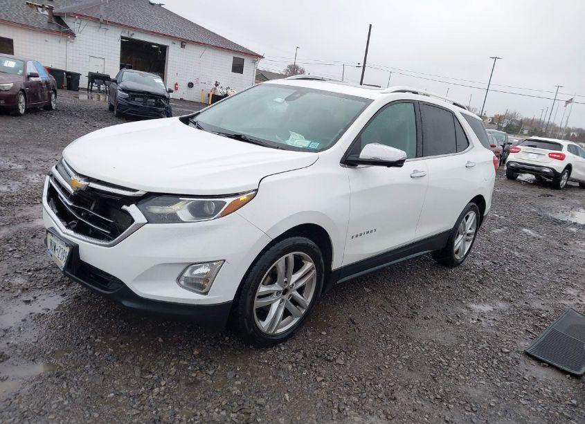 Photo 2 of 2019 Chevrolet Equinox PREMIER (VIN 2GNAXXEV9K6123942)