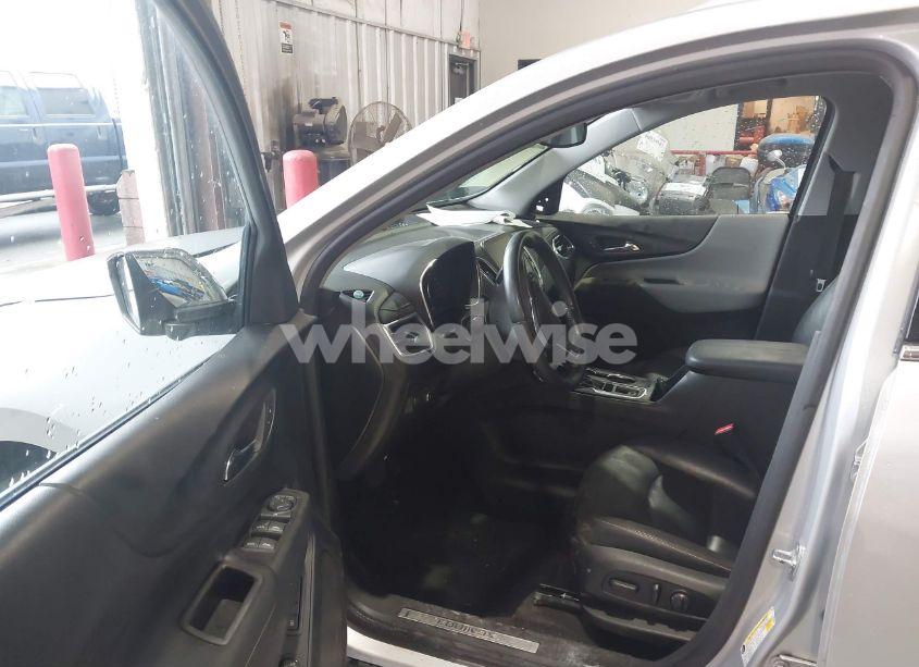 Photo 5 of 2019 Chevrolet Equinox PREMIER (VIN 2GNAXYEX0K6289631)